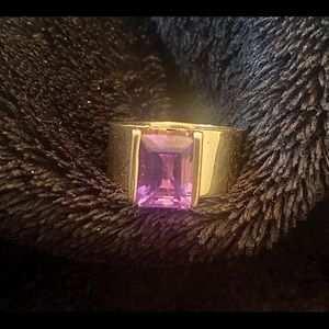 Gold 14k Amethyst ring. Beautiful! Size 7